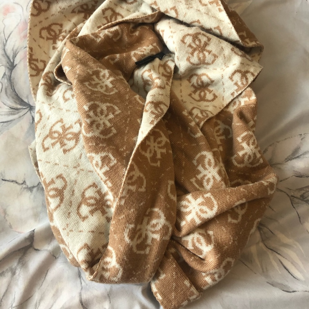 Guess infinity scarf